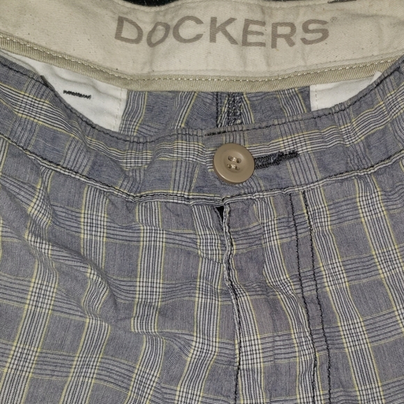 Shorts - Picture 3 of 5